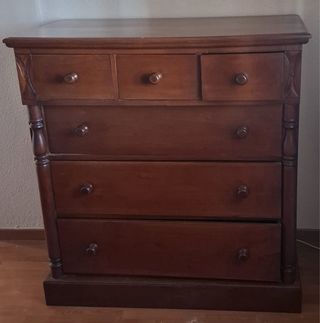 Mueble de madera con puertas y cajones Dormitorio