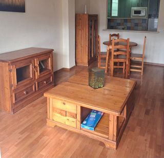 Mueble de madera con puertas y cajones Dormitorio