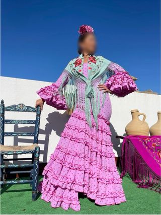Traje de flamenca lila con lunares rosa