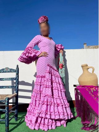 Traje de flamenca lila con lunares rosa