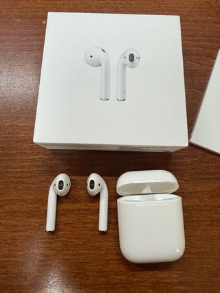 AirPods 2ª Gen con estuche de carga