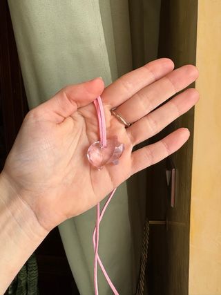 Collana con maialino Swarovski e cordino rosa