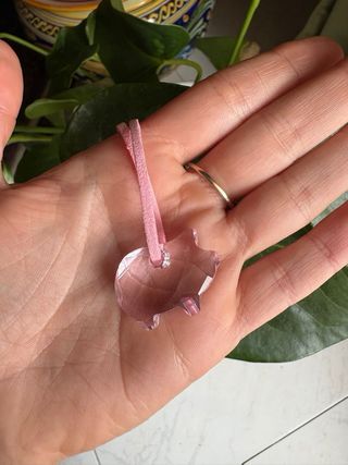 Collana con maialino Swarovski e cordino rosa