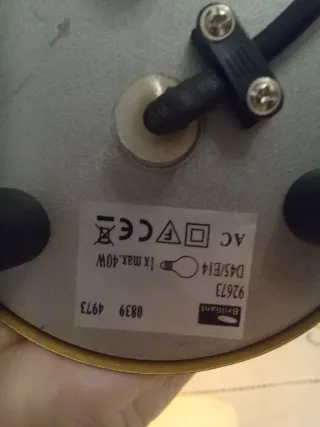 Lámpara de mesa dorada tela y metal