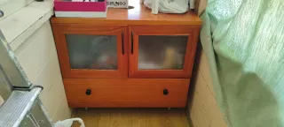 Mueble de baño de madera y cristal