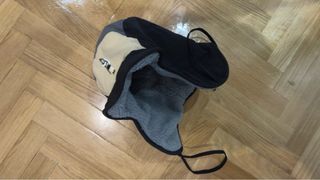 Gorro orejeras piloto beige y negro