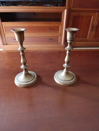 Juego de 2 candelabros dorados de metal