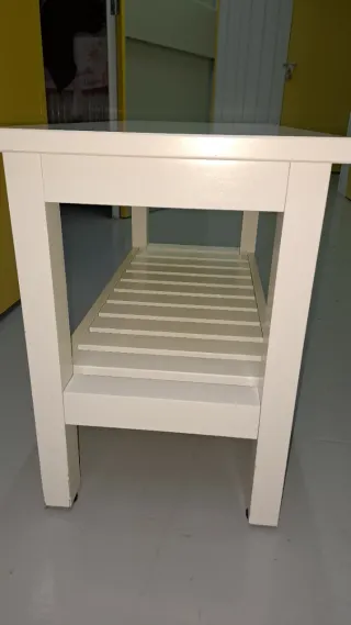 Mesa auxiliar IKEA blanca madera