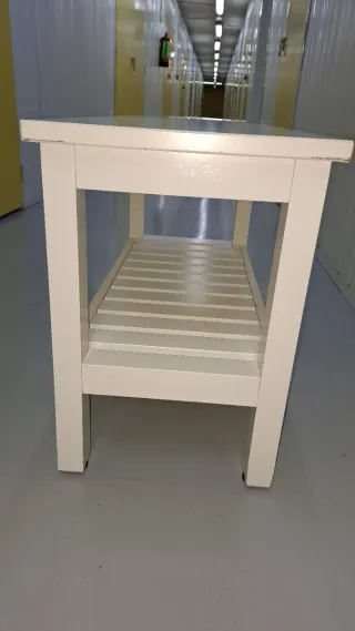 Mesa auxiliar IKEA blanca madera