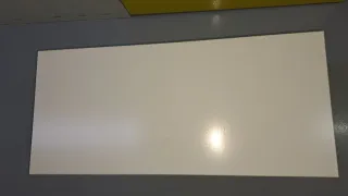 Mesa auxiliar IKEA blanca madera