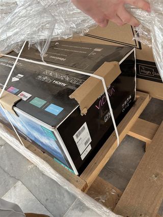 Laser TV Hisense 88" 4K + Pantalla