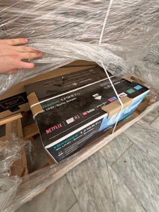 Laser TV Hisense 88" 4K + Pantalla