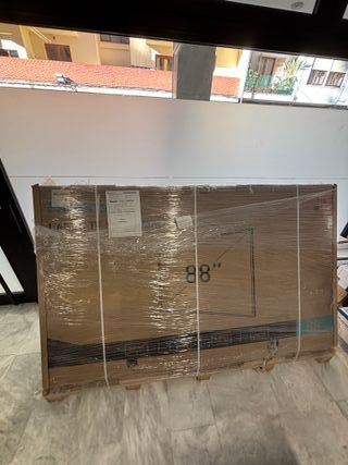 Laser TV Hisense 88" 4K + Pantalla