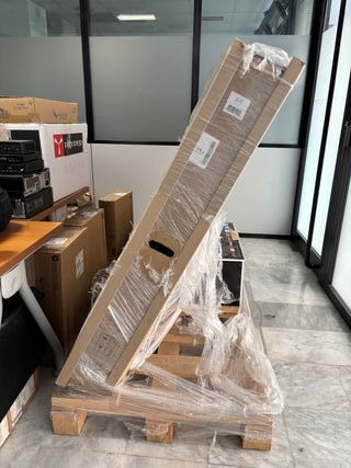 Laser TV Hisense 88" 4K + Pantalla