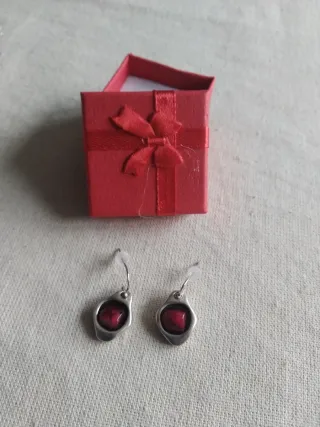 Pendientes baño plata con piedra roja