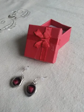 Pendientes baño plata con piedra roja