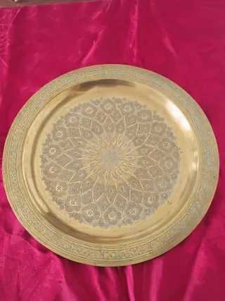 Bandeja/Prato de latão com padrão floral