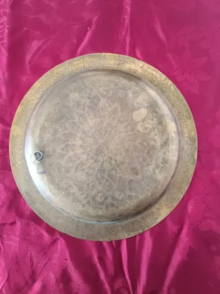 Bandeja/Prato de latão com padrão floral
