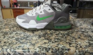 Tenis Nike Air Verdes y Blancos