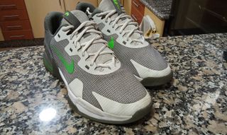 Tenis Nike Air Verdes y Blancos