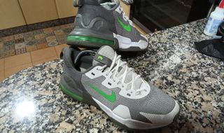 Tenis Nike Air Verdes y Blancos