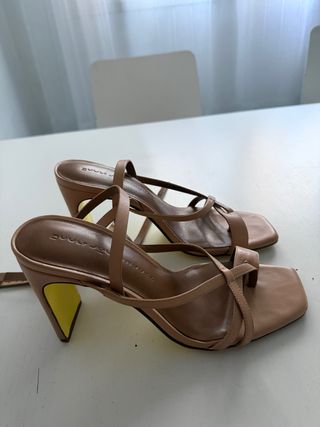 Sandalias Adolfo Domínguez Tacón Beige y Amarillo
