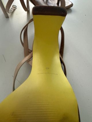 Sandalias Adolfo Domínguez Tacón Beige y Amarillo