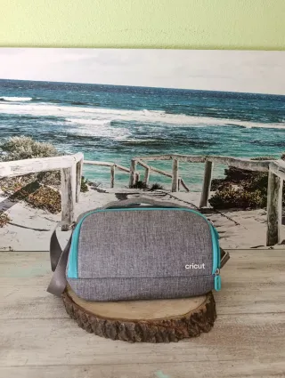 Bolso Cricut gris y turquesa