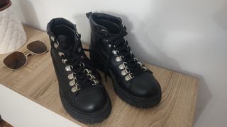 Botines Borcegos piel negros con cordones
