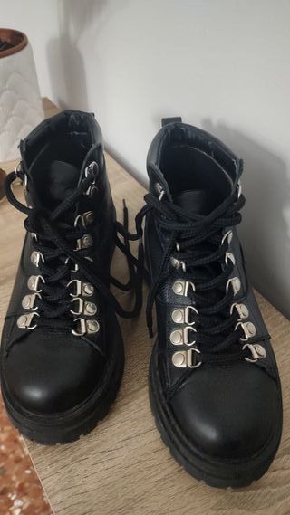 Botines Borcegos piel negros con cordones