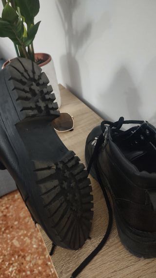 Botines Borcegos piel negros con cordones