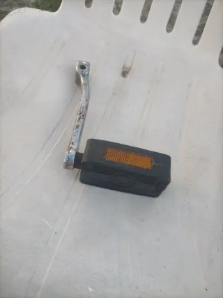 Pedal Vespino con la biela cromada