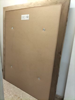 Base tapizada beige y marrón