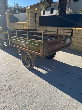 Tractor Pasquali 996 con remolque