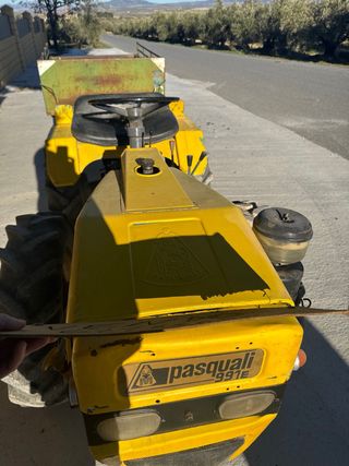 Tractor Pasquali 996 con remolque