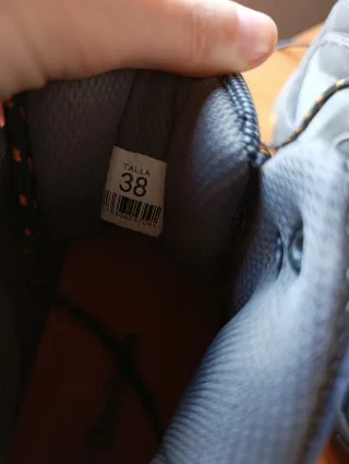 Botas de montaña Boriken grises y naranjas