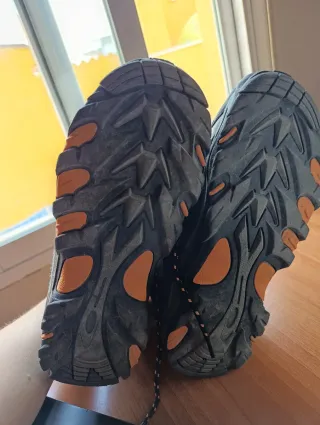 Botas de montaña Boriken grises y naranjas