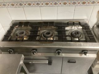 Cocina industrial 3 fuegos con horno