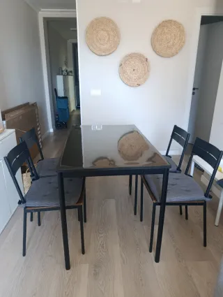 Mesa comedor y 4 sillas Ikea
