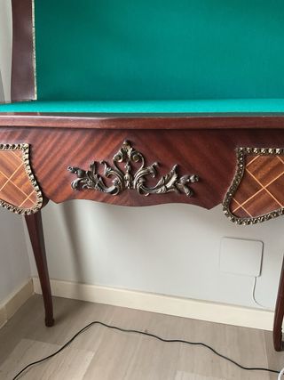 Mesa de juego antigua , plegable, tapizada.