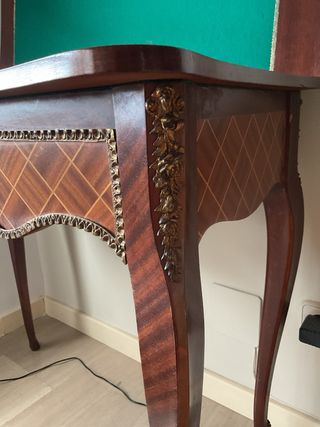 Mesa de juego antigua , plegable, tapizada.