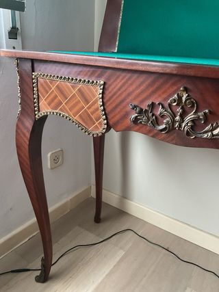 Mesa de juego antigua , plegable, tapizada.