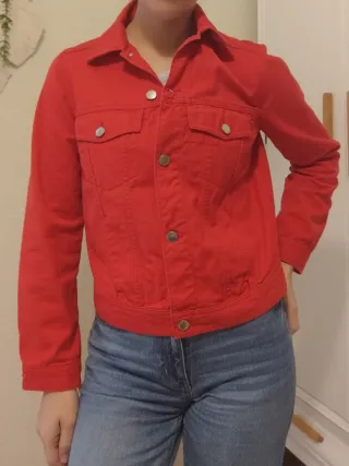 Cazadora vaquera roja