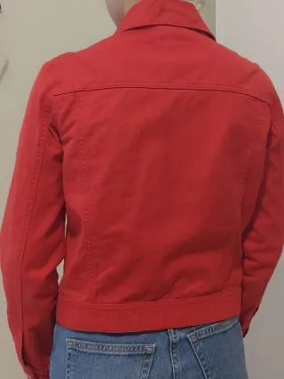 Cazadora vaquera roja