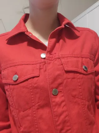 Cazadora vaquera roja