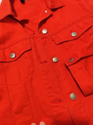 Cazadora vaquera roja