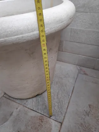 Dos maceteros grandes de jardín