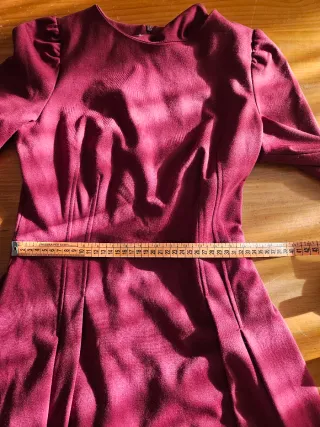 Vestido original Uterqüe en color granate