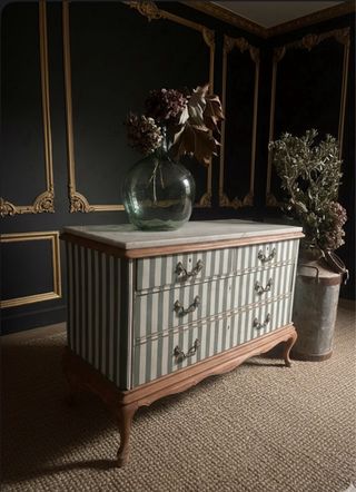 Cómoda Rayas Gris y Blanca