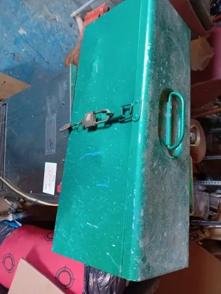 Cajón metálico para herramientas